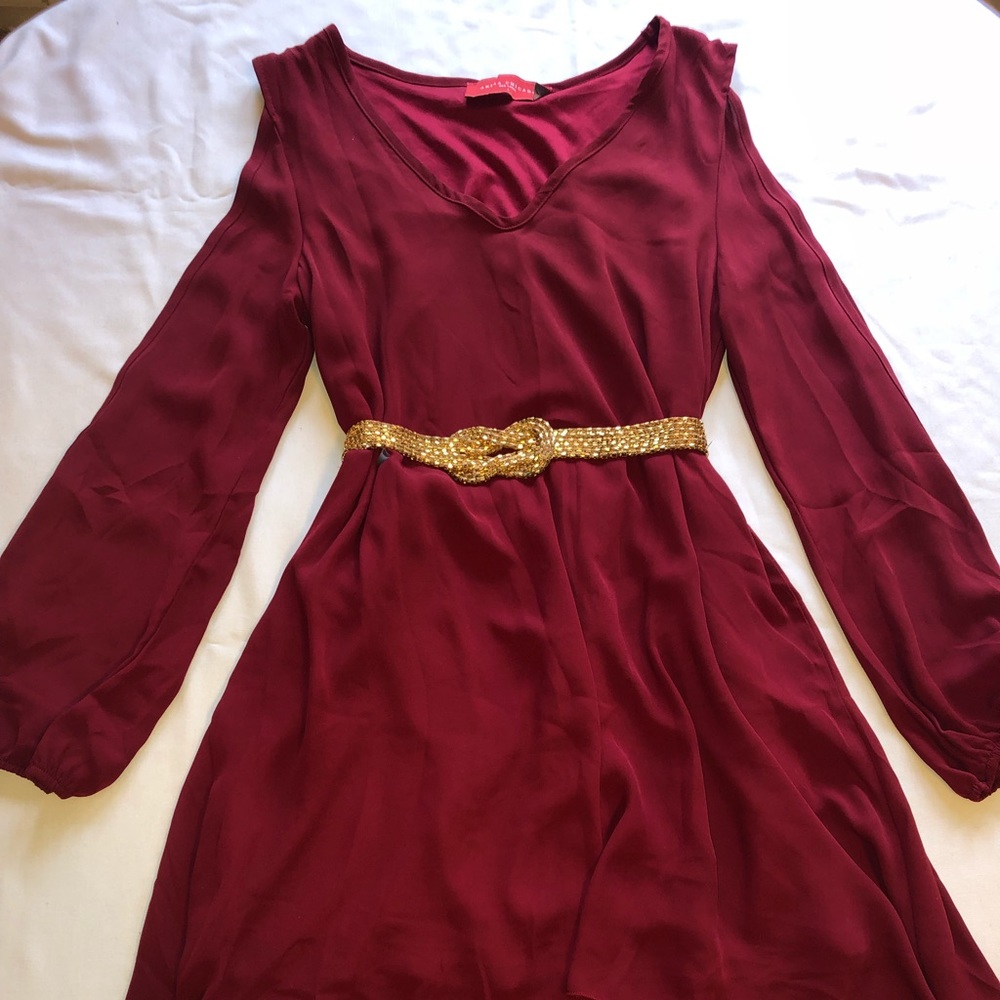 Gorgeous  cold shoulder dress/golden belt included